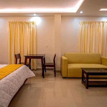 Metro Residency Hotell Tirur Exteriör bild