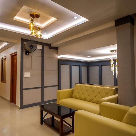 Metro Residency Hotell Tirur Exteriör bild