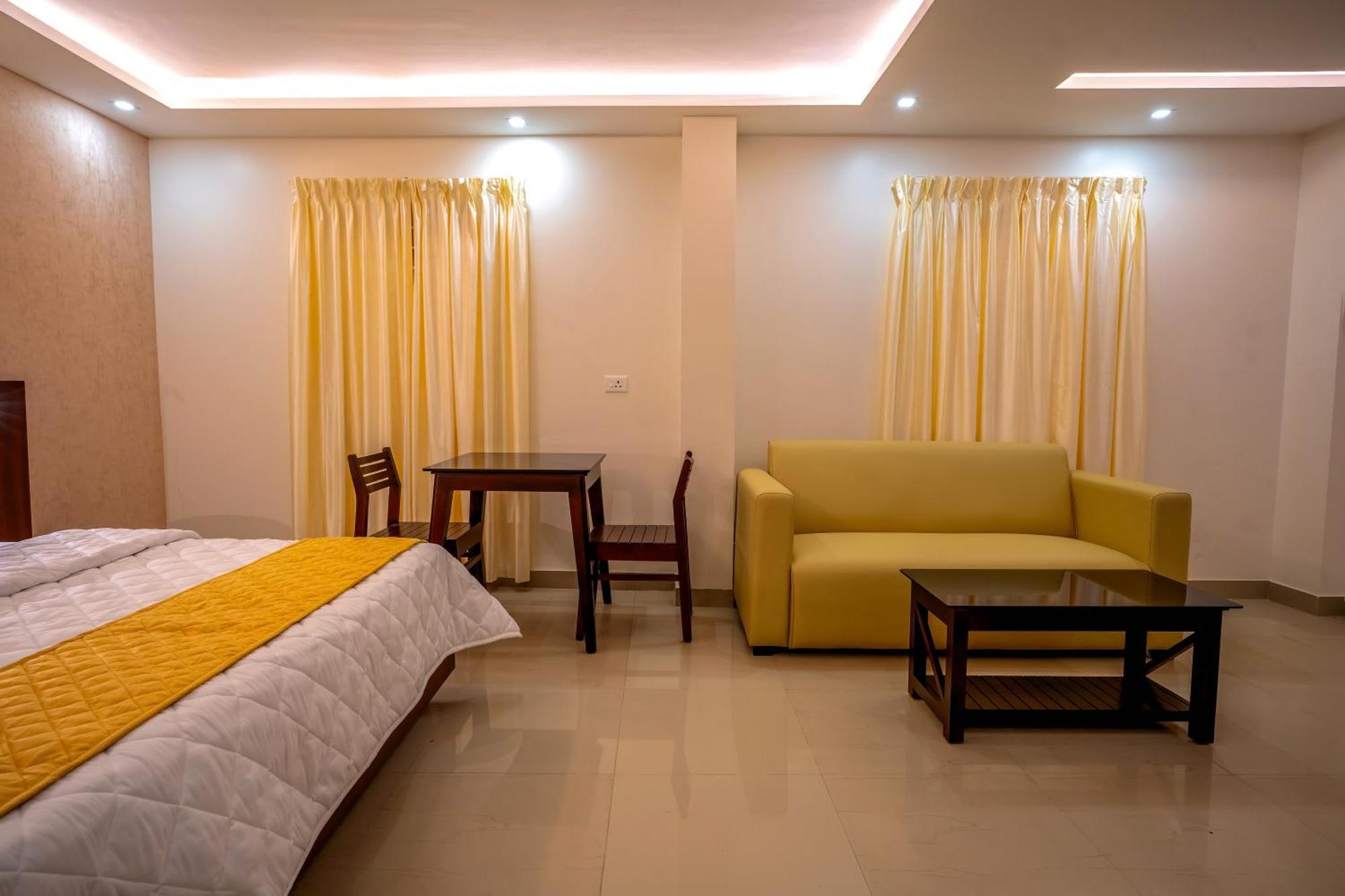 Metro Residency Hotell Tirur Exteriör bild
