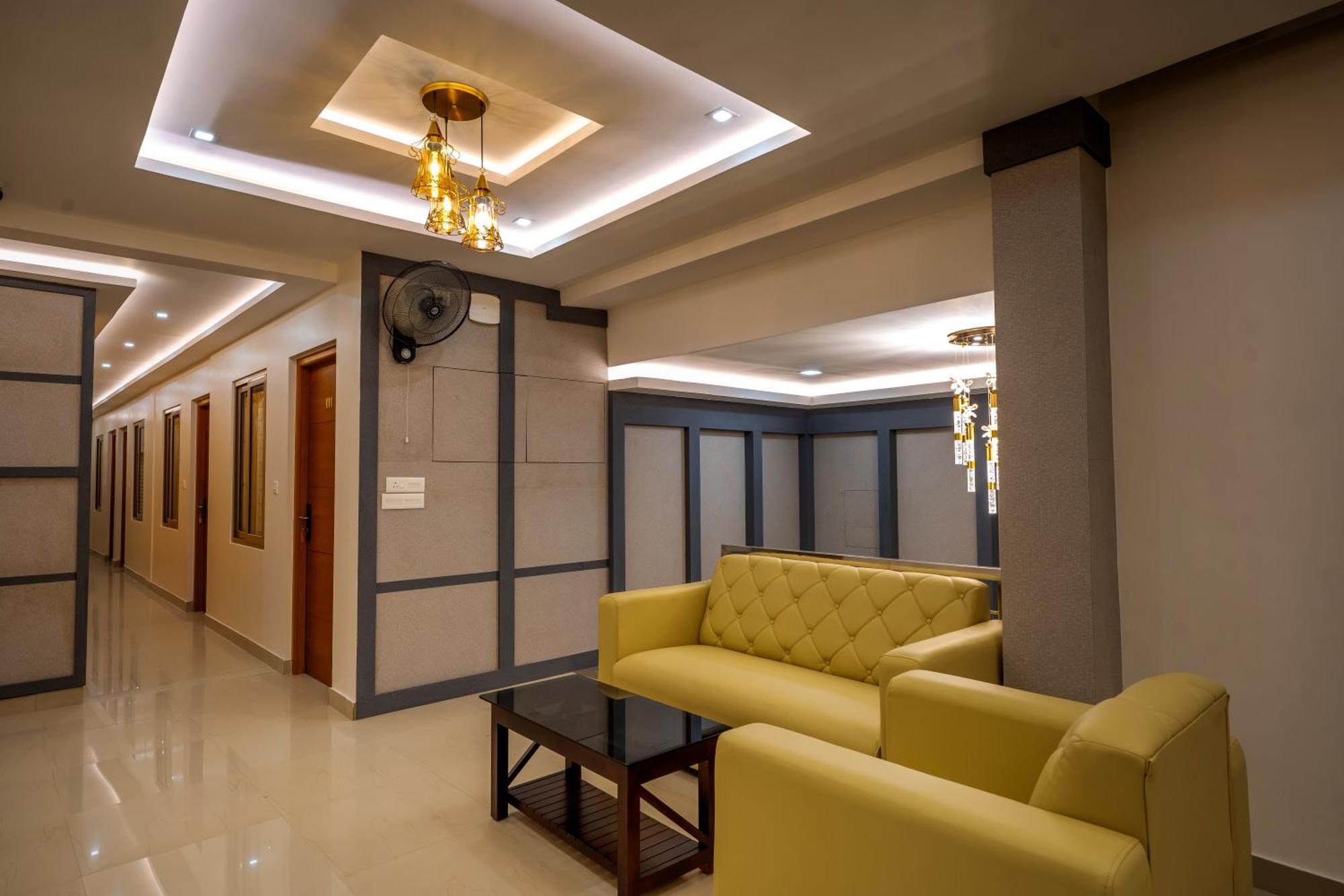 Metro Residency Hotell Tirur Exteriör bild