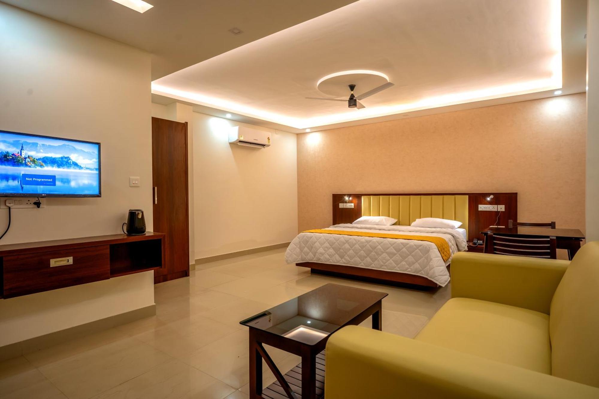 Metro Residency Hotell Tirur Exteriör bild