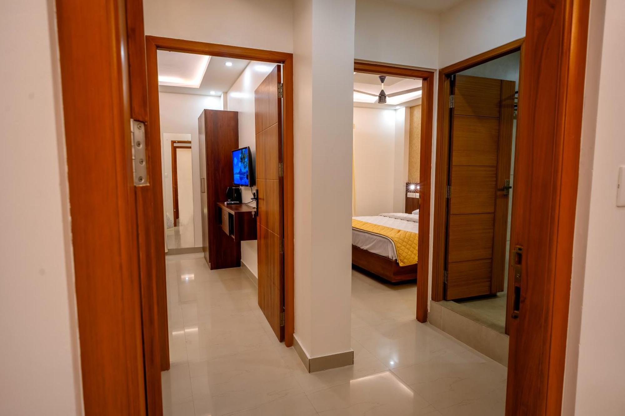 Metro Residency Hotell Tirur Exteriör bild