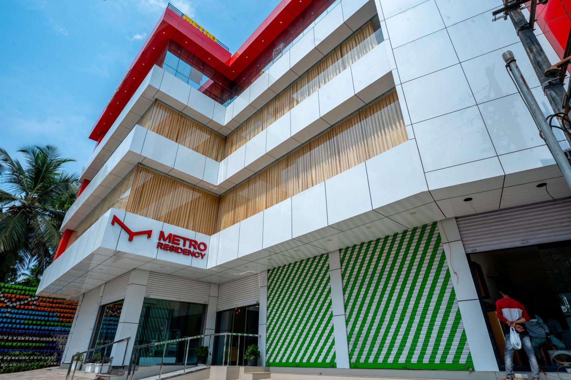 Metro Residency Hotell Tirur Exteriör bild